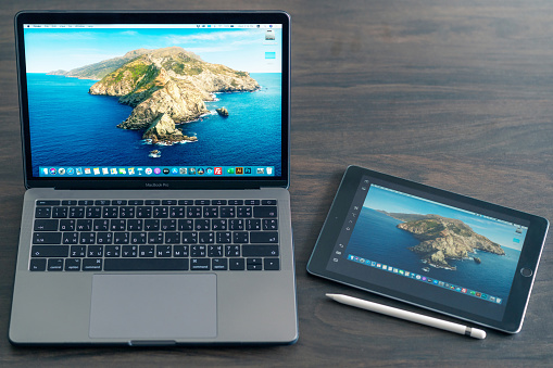 New features Sidecar on macOS in Macbook pro and iPadOS on iPad2018. Sidecar have Extended desktop, Mirrored desktop features for sharing and presentation.