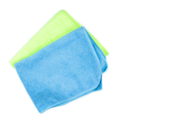 pano da limpeza da microfibra do azul e do verde no branco isolado - rag domestic kitchen textile stack - fotografias e filmes do acervo