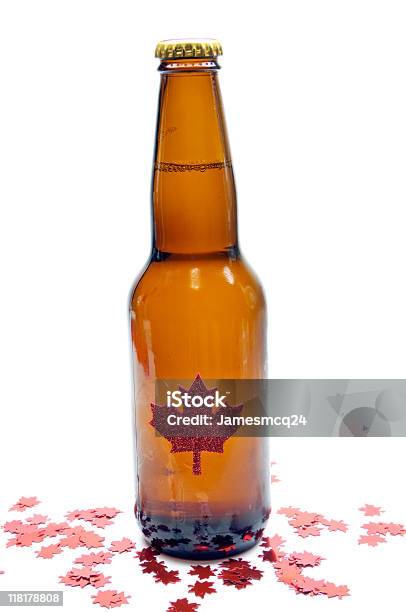 Foto de Cerveja Do Dia Do Canadá e mais fotos de stock de Bandeira - Bandeira, Bebida, Bebida alcoólica