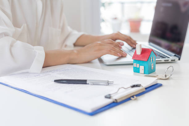 istock Purchase agreement for new house 1181808587