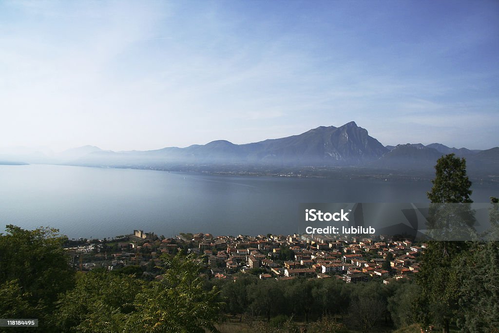 떠들썩해질 말세진느 호수 가르다 이탈리아 - 로열티 프리 Largo 스톡 사진