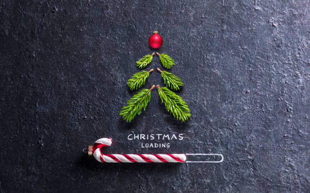 クリスマスローディングコンセプト - 黒い石の木とキャンディ杖 - christmas holiday fir tree food ストックフォトと画像