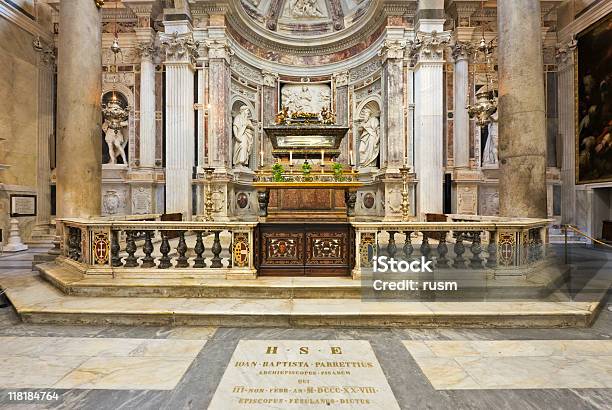 Igreja Interior - Fotografias de stock e mais imagens de Altar - Altar, Arco - Caraterística arquitetural, Arquitetura