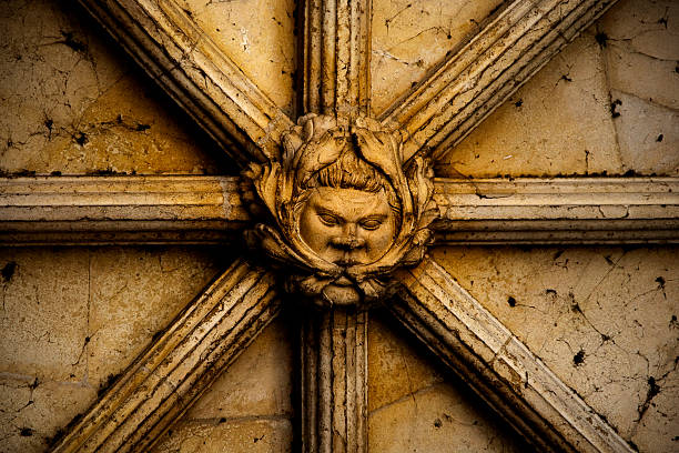 лицо под st ethelbert's ворота, норидж собор - fan vaulting стоковые фото и изображения