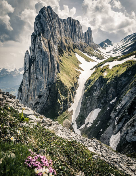 саксер гэп - dramatic sky european alps mountain europe стоковые фото и изображения