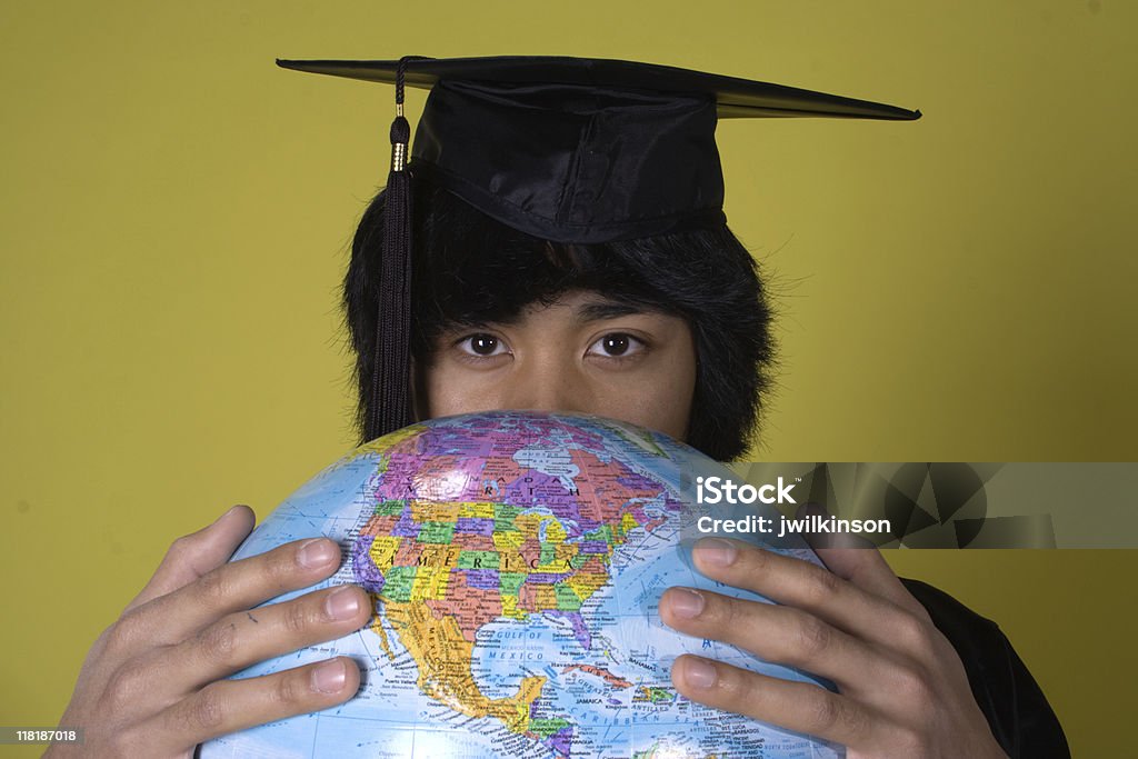 Laureati che il mondo - Foto stock royalty-free di Celebrazione della laurea