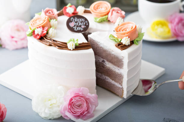istock Mothers day cake with flowers 1181873798