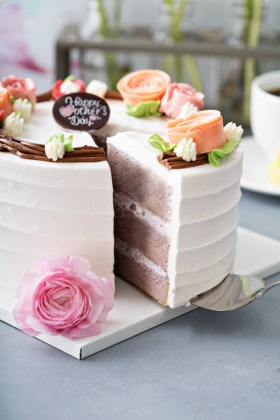 istock Mothers day cake with flowers 1181873830