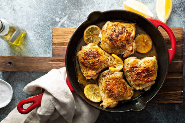 pollo asado con hierbas de limón - charbroil fotografías e imágenes de stock