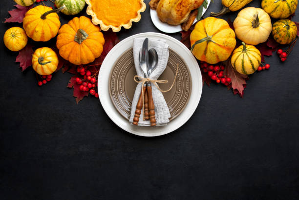 modello di biglietto di invito per la cena del ringraziamento con spazio di copia per un testo - thanksgiving table setting autumn foto e immagini stock