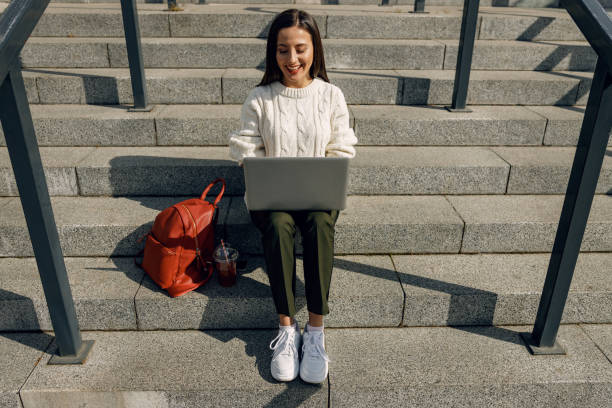 istock Cheerful freelancer working outdoors in the city center 1181877694