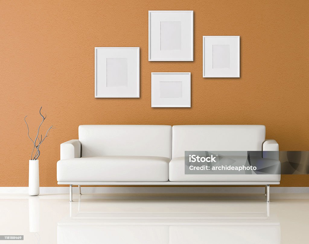 白いソファー、オレンジ色のリビングルーム - からっぽのロイヤリティフリーストックフォト