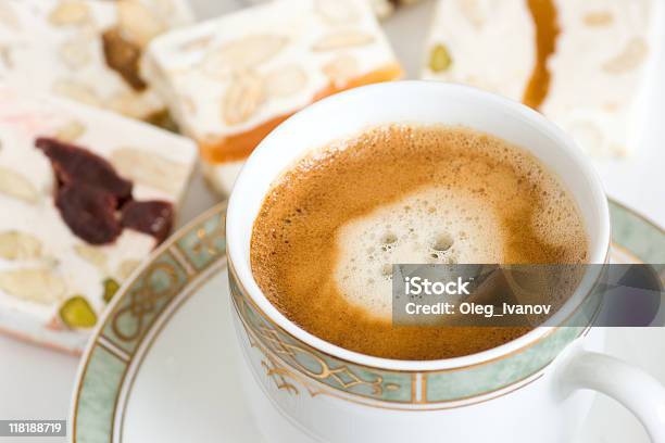 Caffè E Snack - Fotografie stock e altre immagini di Alimenti secchi - Alimenti secchi, Bevanda spumosa, Bianco