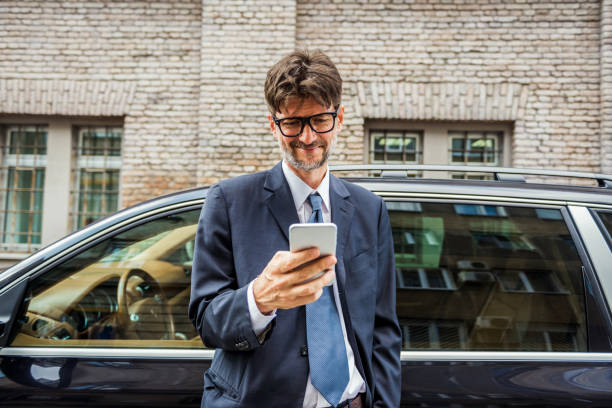 istock Making business connections throughout the city 1181890676