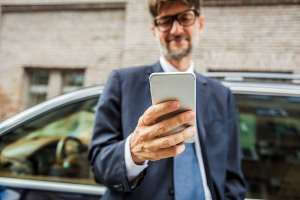 istock Making business connections throughout the city 1181890754