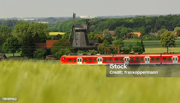Alt Und Neu Stockfoto und mehr Bilder von Touristenbahn - Touristenbahn, Eisenbahn, Eisenbahnwaggon