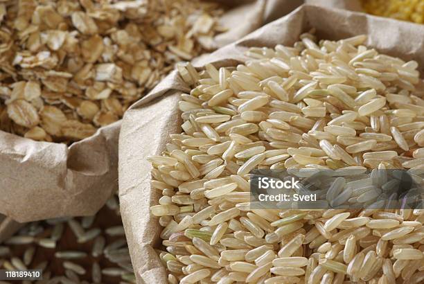 Vários Dos Cereais Em Sacos - Fotografias de stock e mais imagens de Alimentação Saudável - Alimentação Saudável, Amontoar, Arroz - Alimento Básico