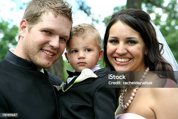 Braut Und Bräutigam Mit Hochzeitspage Jungen Stockfoto und mehr Bilder von Baby - Baby, Braut, Bräutigam