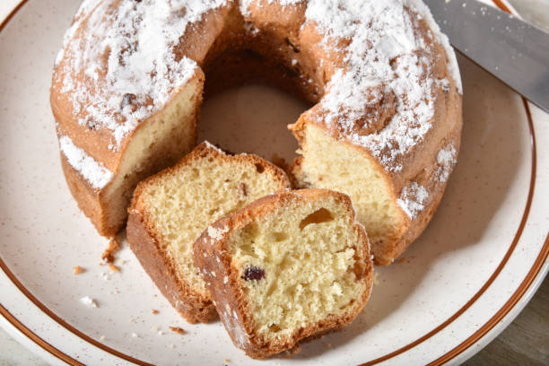 istock Sliced cranberry bundt cake 1181897078