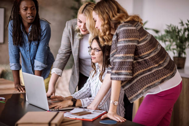 istock Sharing business updates with the team 1181898805