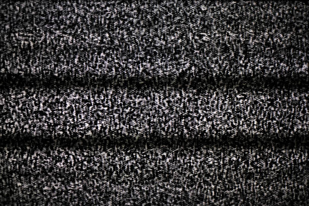 aucun signal sur l'écran de télévision, bruit statique mauvais tv noir et blanc - no audio photos et images de collection