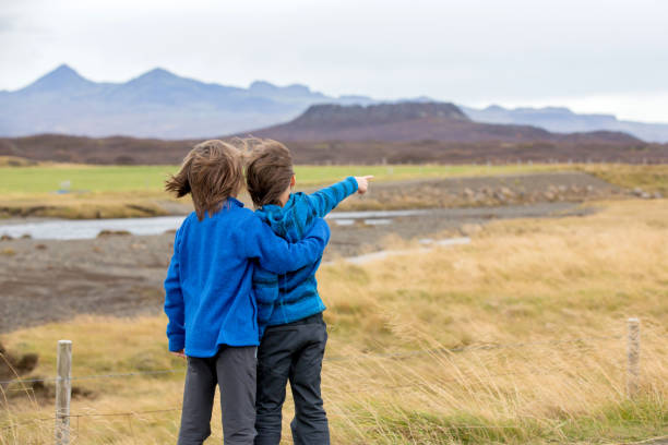 kinder spielen auf einer straße in der nähe von nicht aktiven vulkan in snaefellsjokull nationalpark - non urban scene nature rural scene outdoors stock-fotos und bilder