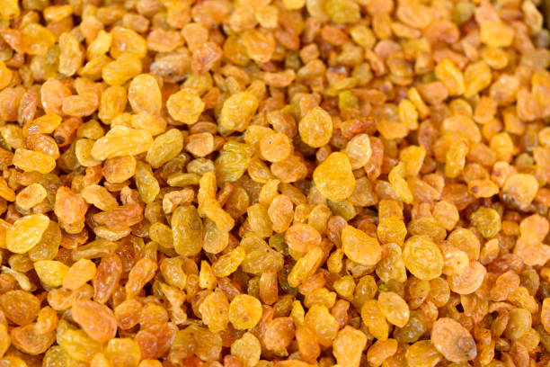istock raisins in retail shop 1181902993