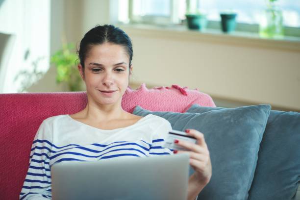 istock Woman shopping online 1181910630