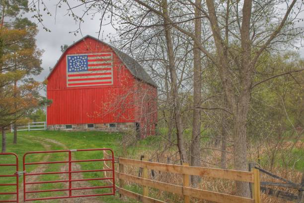 istock 0293 - Patriot Barn II 1181912558