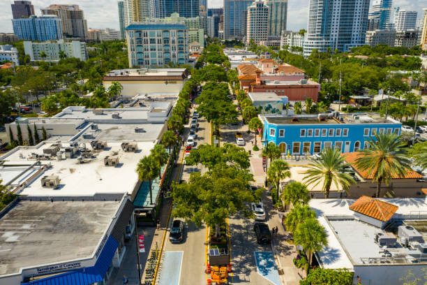 аэр�офотосъемка бульвара лас-олас в центре города - las olas quarter стоковые фото и изображения