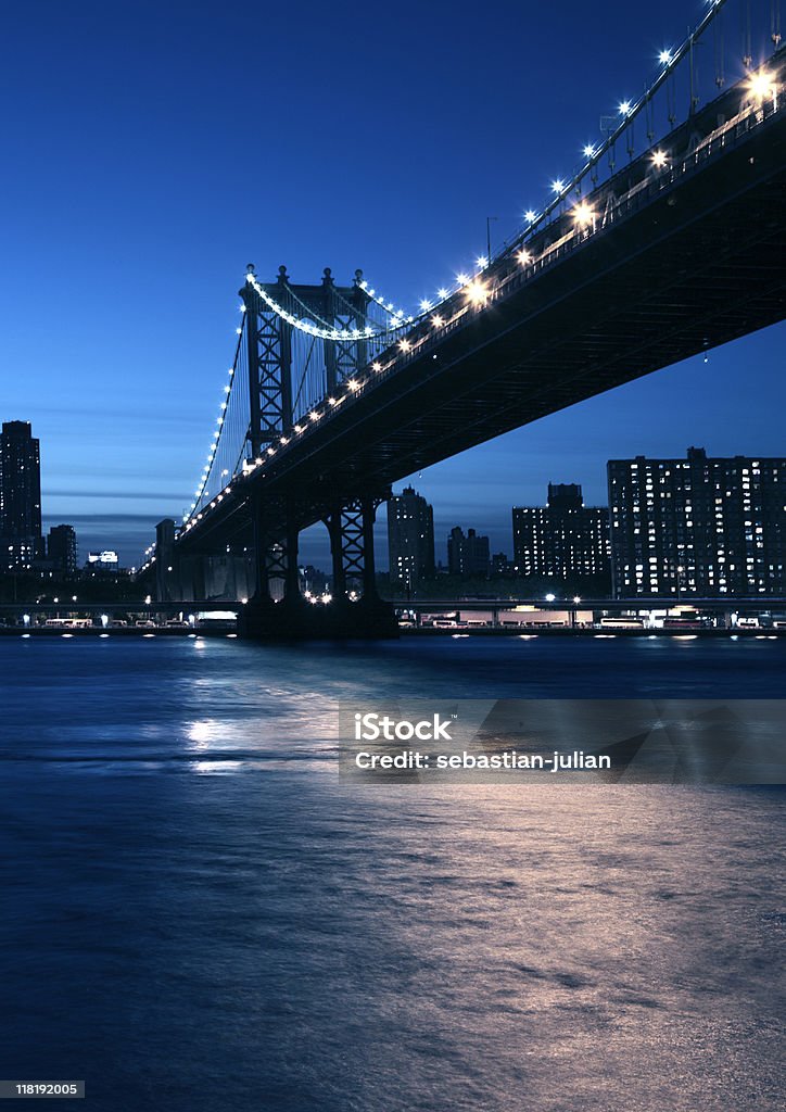 manhattan bridge al blue ora - Foto stock royalty-free di Ponte di Brooklyn