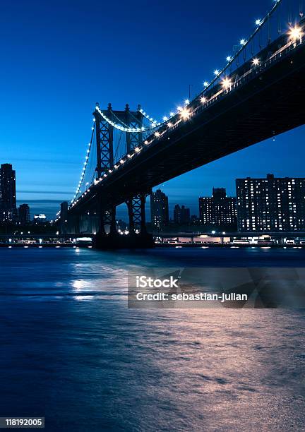 Manhattan Bridge W Blue Godziny - zdjęcia stockowe i więcej obrazów Most Brookliński - Most Brookliński, Noc, Ciemny