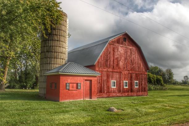 istock 0434 - Hollow Corners Red and Silo II 1181920381
