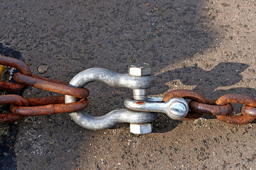 Black metal eyelet in which a shackle is fastened