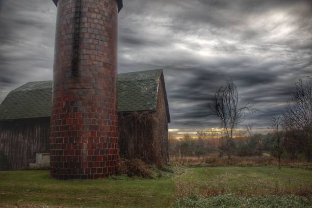 istock 0485 - Pero Lake Road Grey and Silo II 1181921874