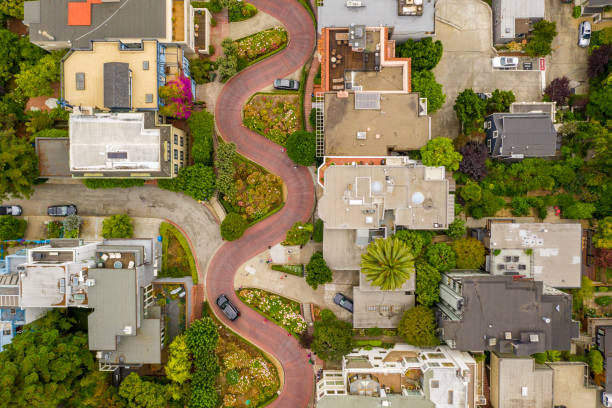 サンフランシスコの有名なロンバード通りの空中写真 - san francisco county lombard street street house ストックフォトと画像