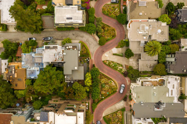 サンフランシスコの有名なロンバード通りの空中写真 - san francisco county lombard street street house ストックフォトと画像