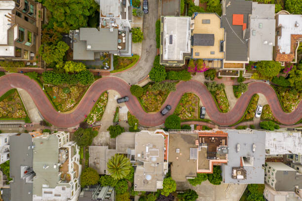 サンフランシスコの有名なロンバード通りの空中写真 - san francisco county lombard street street house ストックフォトと画像