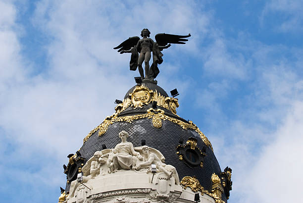 istock Angel on the roof of edificio Metrópolis (Spanish) 118194268