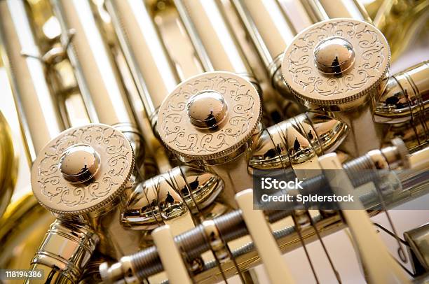 Corno - Fotografie stock e altre immagini di Brass Band - Brass Band, Composizione orizzontale, Corno