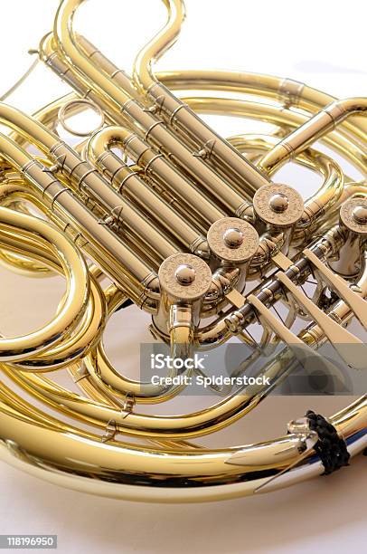 Corno - Fotografie stock e altre immagini di Brass Band - Brass Band, Composizione verticale, Corno