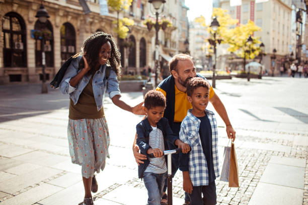 istock Family Shopping 1181981030