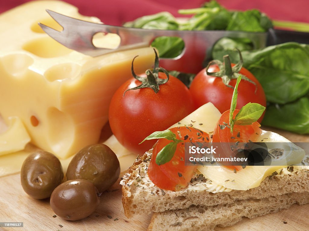 Panino formaggio e pomodoro - Foto stock royalty-free di Alimentazione sana