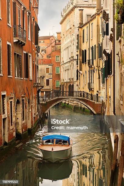 Motorboot In Venedig Stockfoto und mehr Bilder von Außenaufnahme von Gebäuden - Außenaufnahme von Gebäuden, Farbbild, Fotografie