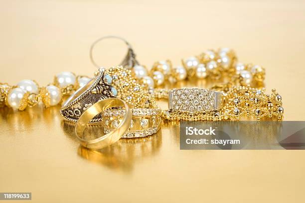 Schmuck Stockfoto und mehr Bilder von Schmuck - Schmuck, Gold - Edelmetall, Goldfarbig