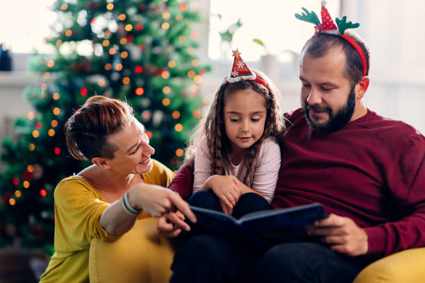 istock Family storytelling for Christmas 1182015715