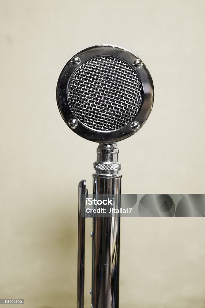 Ретро микрофон AstAtic Tabletop - Стоковые фото Радио роялти-фри