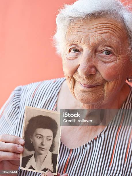 Stara Kobieta Portret - zdjęcia stockowe i więcej obrazów 80-89 lat - 80-89 lat, Białe włosy, Dorosły