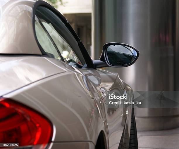 Carro Moderno - Fotografias de stock e mais imagens de Carro de Prestígio - Carro de Prestígio, Carro, Cor prateada