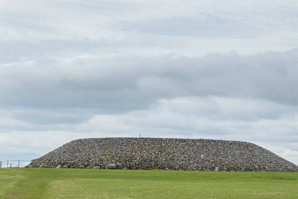 megalityczny grób na miejscu carrowmore - carrowmore zdjęcia i obrazy z banku zdjęć